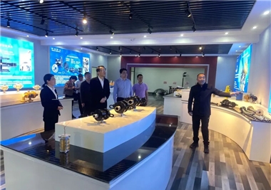 Ȫ�����˴�ί�ḱ���θ�����һ��ݰ��������ʱ����ָ��